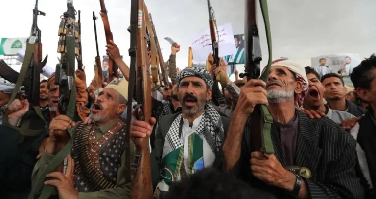 قبضة حوثية مشددة على الإعلام تواكب تصعيد الجبهات