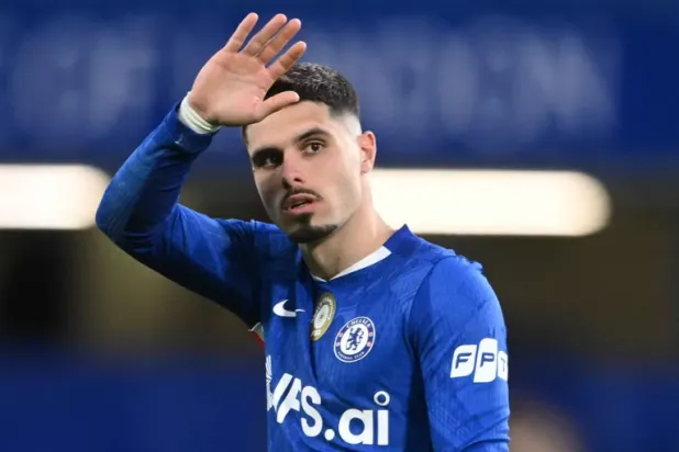 متفوقاً على كبار «البريميرليغ»... الهلال يقترب من خطف بيدرو نيتو