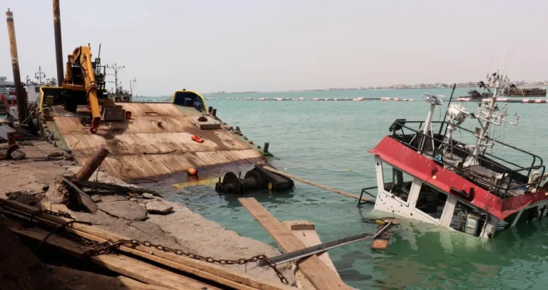 الحوثيون يستهدفون المخا لإجهاض صعود مينائها