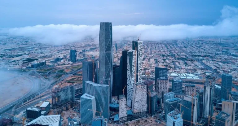زخم استثماري بقفزة 252% للتراخيص... والإصلاحات تفتح مسارات جديدة في السعودية