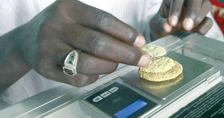السودان يعلن الحرب على التعدين العشوائي ويستهدف تنظيم الذهب