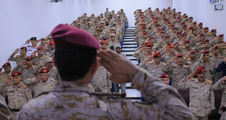خبراء لـ«الشرق الأوسط»: توسيع الجيش اليمني عمليات الردع يمهّد لمعركة واسعة