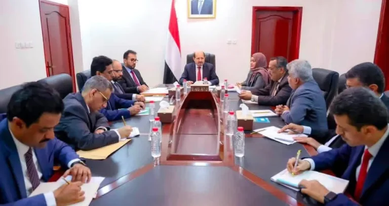 الحكومة اليمنية تمضي في إصلاح المؤسسات رغم التصعيد الحوثي