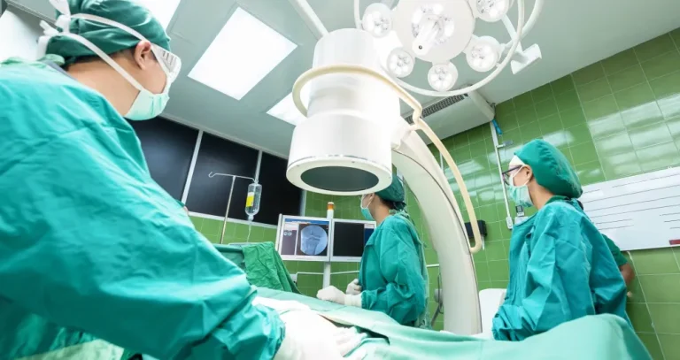 تجربة سريرية تقدم أملاً في العلاج غير الجراحي لسرطان المستقيم