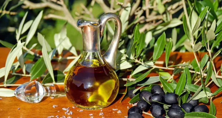 هل يساعد زيت الزيتون على خفض الكولسترول الضار؟