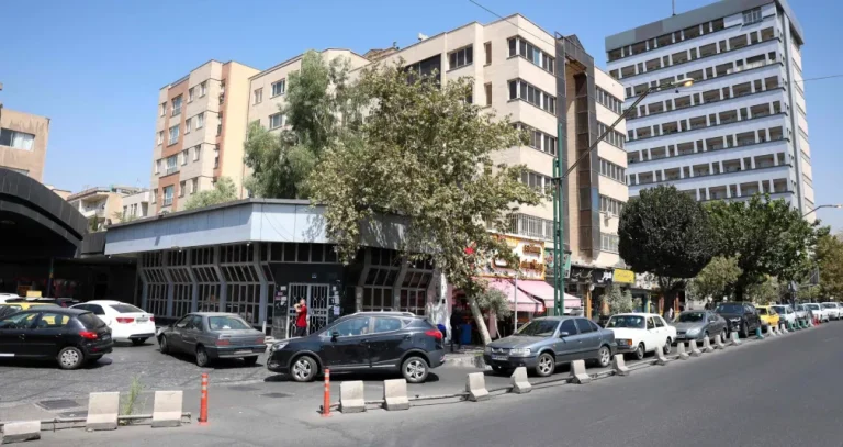 «الإقصاء الاقتصادي» يبدأ من إيران... وصداه يمتد من «هرمز» إلى الأسواق العالمية