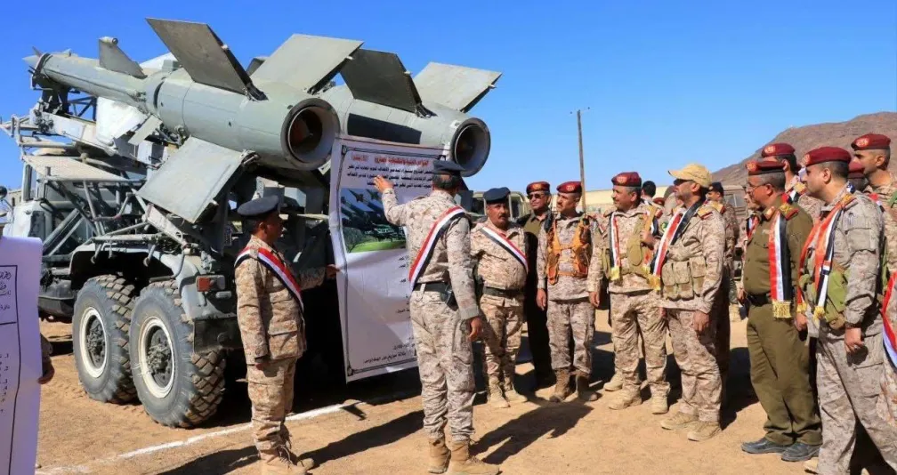 الإعلام العسكري اليمني يحاصر الدعاية الحوثية