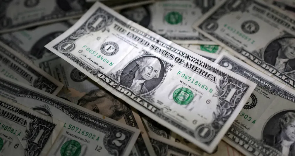 الدولار يستعيد زخمه مع وارش... والين يتجاوز 160 مجدداً وسط مخاوف التدخل