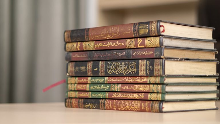 كتب وقراءة — Madrosah Sunnah / Unsplash