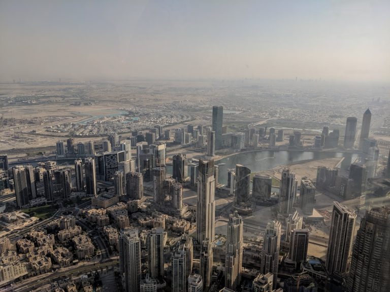 مشهد لمدينة في المنطقة العربية — Zaid Ahmad / Unsplash