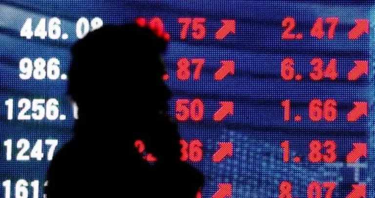 الأسواق الخليجية تتراجع بعد تبادل ضربات بين الولايات المتحدة وإيران