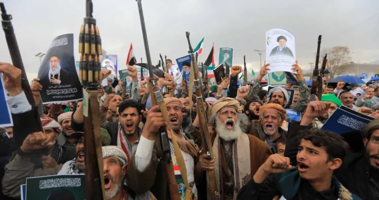 سخط من الداخل الحوثي يربك تماسك الجماعة