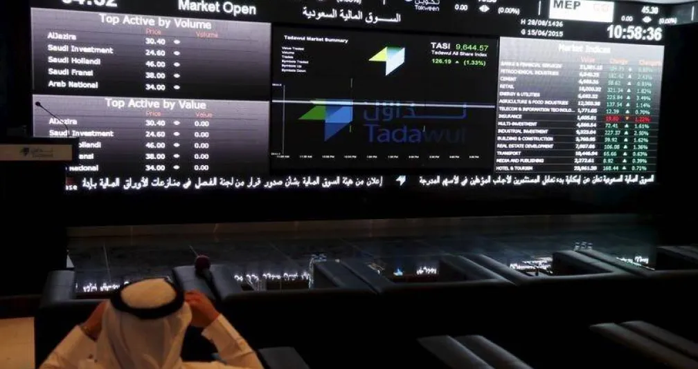 السوق السعودية تتراجع 0.8 % وسط انخفاض الأسهم القيادية