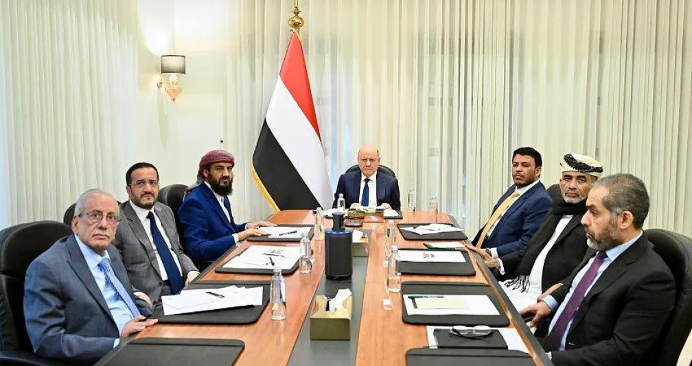 القيادة اليمنية تشدد على تجفيف موارد الحوثيين