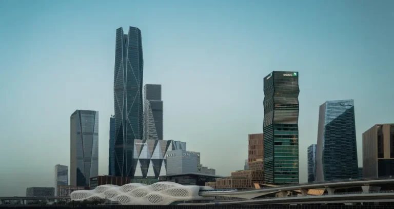 سوق الدين السعودية تتوسع... الحكومة والبنوك والشركات في سباق التمويل