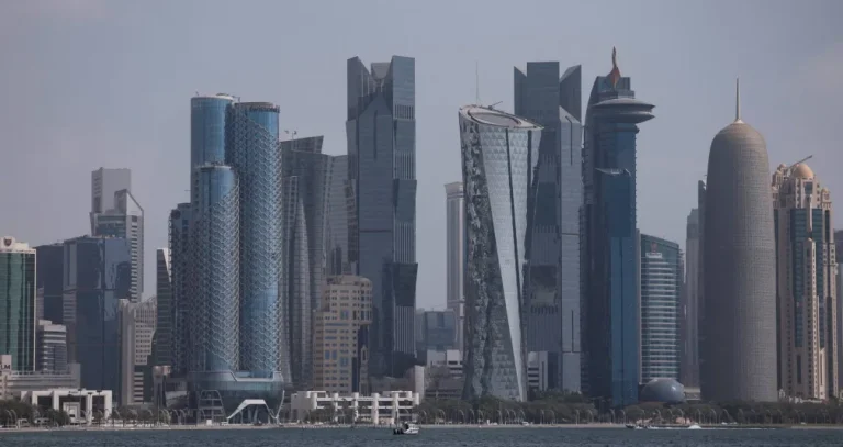«فيتش» تبقي تصنيف قطر عند «AA» وترفعها من قائمة المراقبة السلبية