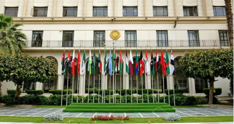 «الوزاري العربي» يدين الهجمات الإيرانية ويطالب طهران بإعادة فتح مضيق هرمز