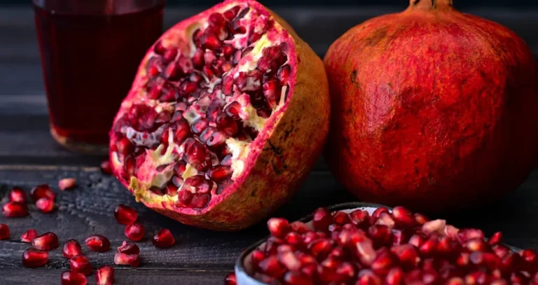 الرمان أم التوت؟ أيهما أفضل لصحة الشرايين