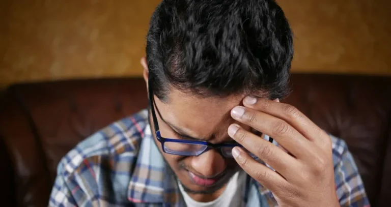 صعوبة التركيز والنسيان... ما الأسباب المحتملة لـ«ضباب الدماغ»؟