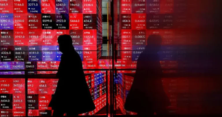السوق السعودية تتراجع 1.3 % وتسجل أدنى إغلاق في شهر