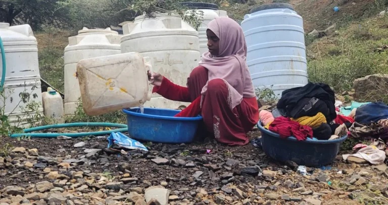 تصعيد الحوثيين يدفع 100 ألف يمني للنزوح خلال أسبوع