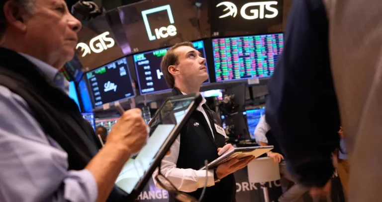 «وول ستريت» ترتفع مع تراجع أسعار النفط وعوائد السندات