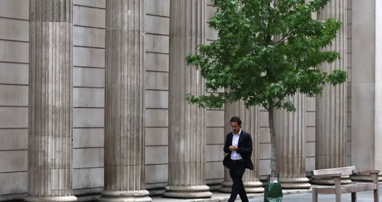 صناديق الأسهم العالمية تسجل أكبر نزوح أسبوعي في 2026