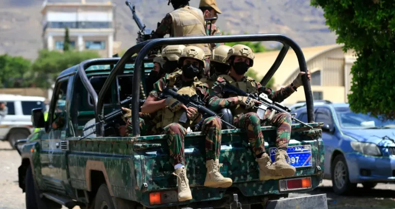 نهب حوثي يعطل الإغاثة السعودية في الساحل الغربي اليمني