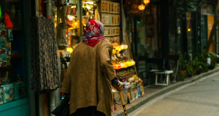 «من التسوق لإعداد الطعام»... مهارات ينذر غيابها بارتفاع خطر الوفاة
