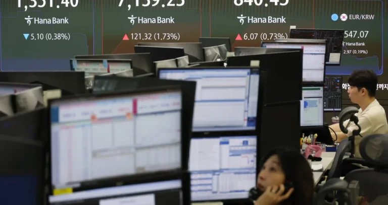 تباين الأسهم الآسيوية وسط ارتفاع عوائد السندات وتراجع أسعار النفط