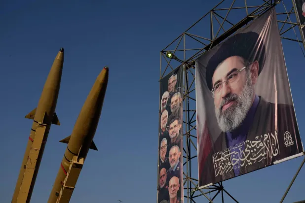 طهران تنتظر رد واشنطن... وتهدد جيرانها