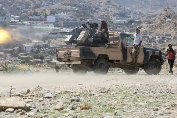 جبهات القتال في تعزتفتك بحشود الحوثيين