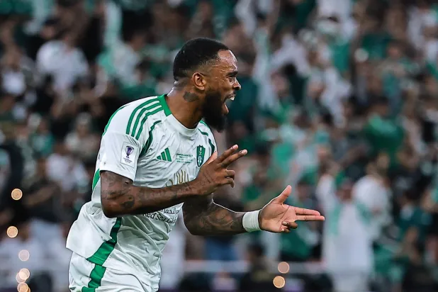 إيفان توني يحتفل بتأهل المنتخب السعودي إلى نهائي الخليج
