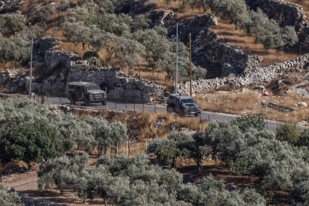 مسؤول فلسطيني: مستعمرون يحرقون 4 مركبات شمال الضفة الغربية