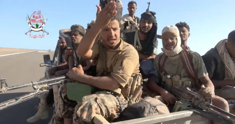 القوات اليمنية تعزز مكاسب عملية «فجر اليمن» في يومها الثاني
