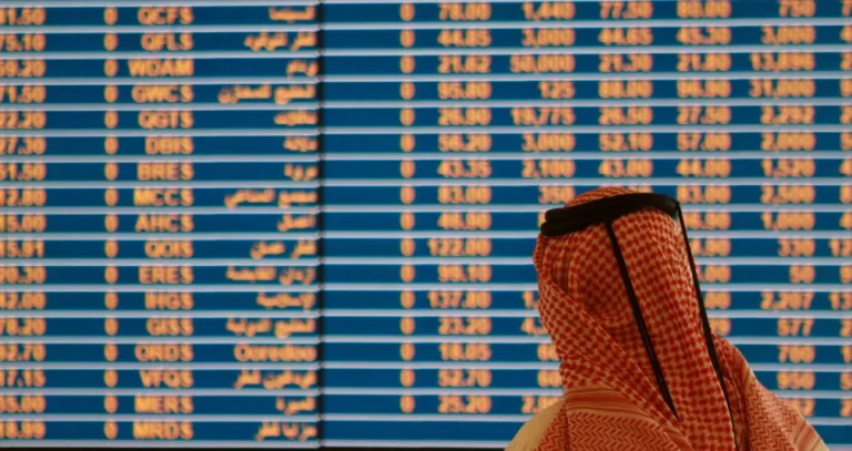الأسواق الخليجية تتحرك بحذر في مستهل التداولات