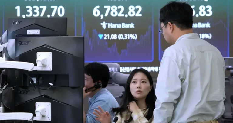 تباين أداء الأسهم الآسيوية وسط سيولة ضعيفة بسبب العطلات