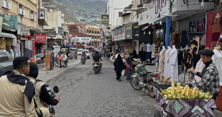 الحوثيون يلاحقون الاتصالات ويوسعون شبكات التجسس جنوب تعز