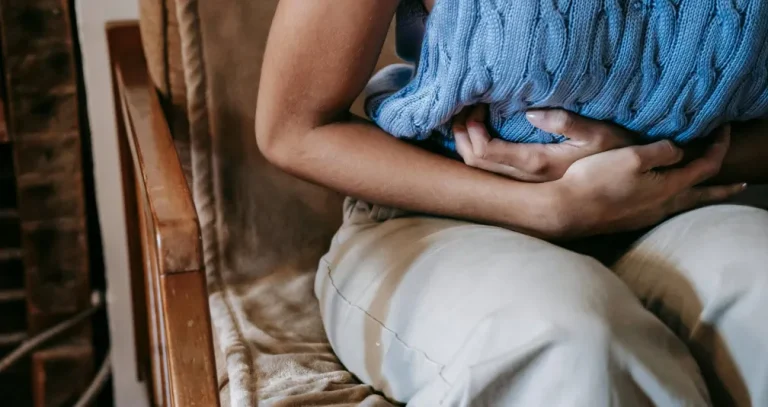 لماذا يزداد الإمساك في الشتاء؟ وكيف تتعامل معه؟