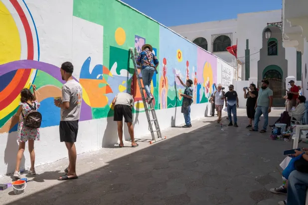 «أصيلة»... الفنون التشكيلية ترسم هوية المدينة وتستقطب تجارب عالمية