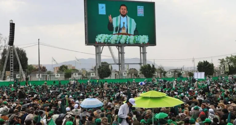 مشاهير الحوثيين يطالبون بالمال وسط احتدام المعركة الدعائية