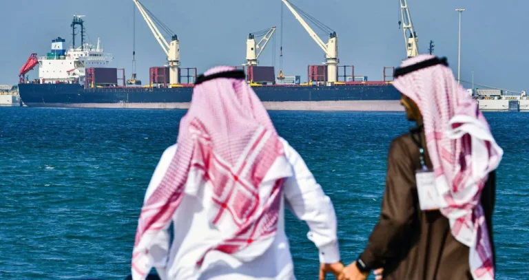 السعودية تقود قفزة إنتاج «أوبك بلس» في سبتمبر رغم اضطرابات حرب إيران