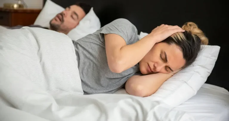 شخير أم انقطاع التنفس أثناء النوم... كيف تفرّق بينهما؟