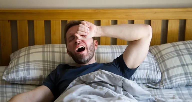 رائحة الفم الكريهة في الصباح... سبب خفيّ قد يفاجئك