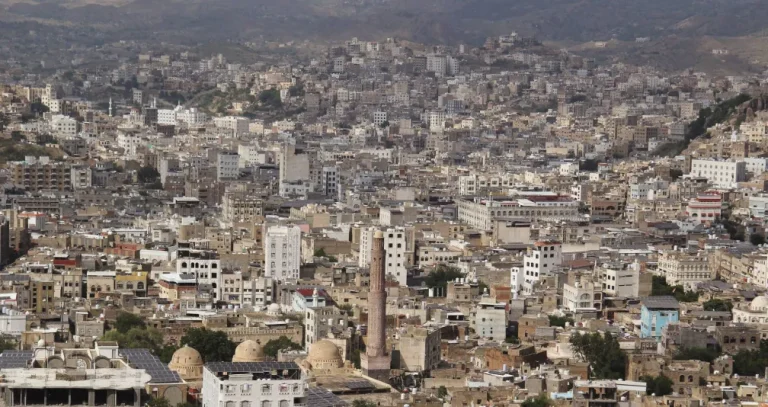 تصعيد الحوثيين يفاقم النزوح ويهدّد الأمن الغذائي بتعز