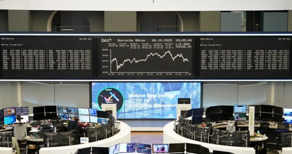 الأسهم الأوروبية تتراجع بضغط من الاضطرابات في فرنسا وترقب نتائج الشركات