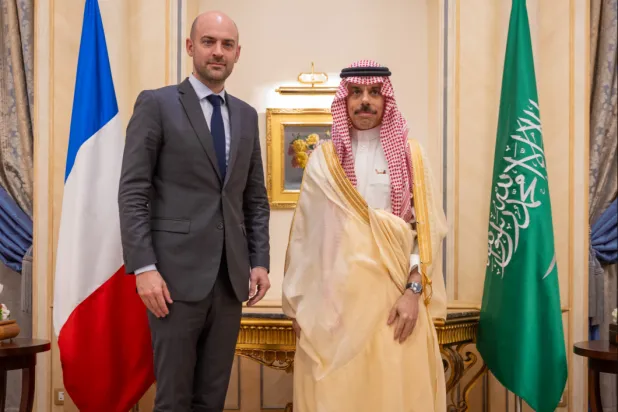 السعودية وفرنسا تبحثان أمن وسلامة الممرات المائية وحرية الملاحة