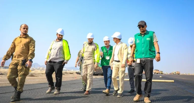 ما بين جولة الإعمار والصاروخ... محافظ عدن ينجو من هجوم المطار