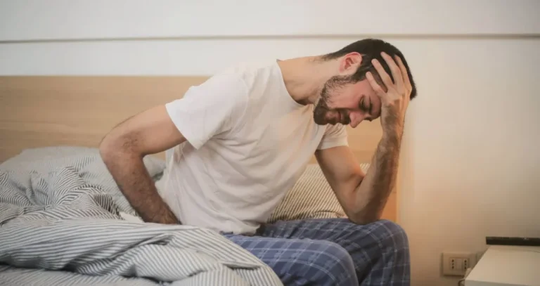 ما أسباب ضعف تدفق البول عند الرجال؟