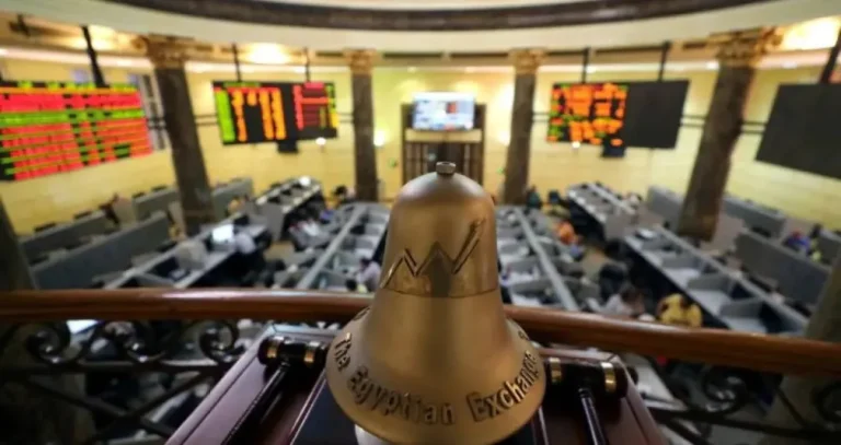 بورصة مصر تهوي 4 %... وتراجع قياسي للجنيه